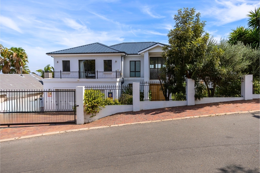 To Let 4 Bedroom Property for Rent in Heldervue Western Cape